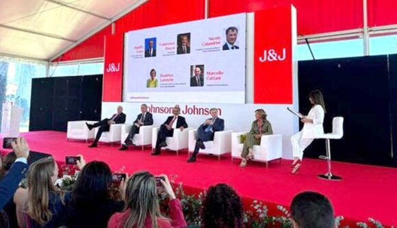 La conferenza stampa Johnson & Johnson presso lo stabilimento di Latina